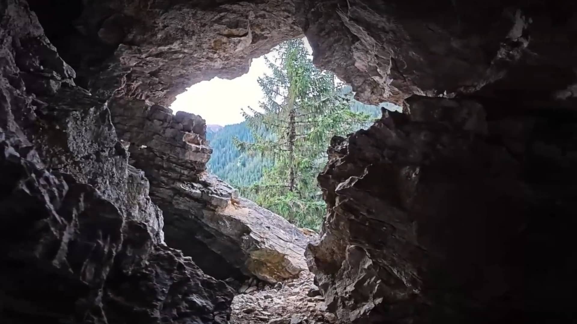 Nezvyčajná vášeň, pod zemou prežil päť rokov. Ľudská noha tam ešte nevstúpila