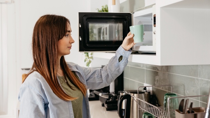 Kto si myslí, že mikrovlnka sterilizuje baktérie, žije v nebezpečnom omyle